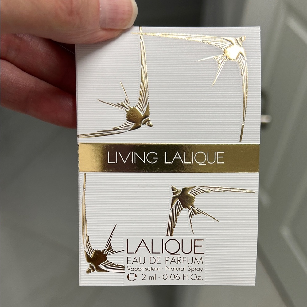 Lalique Living Lalique Eau de Parfum deluxe spray sample - Picture 2 of 4